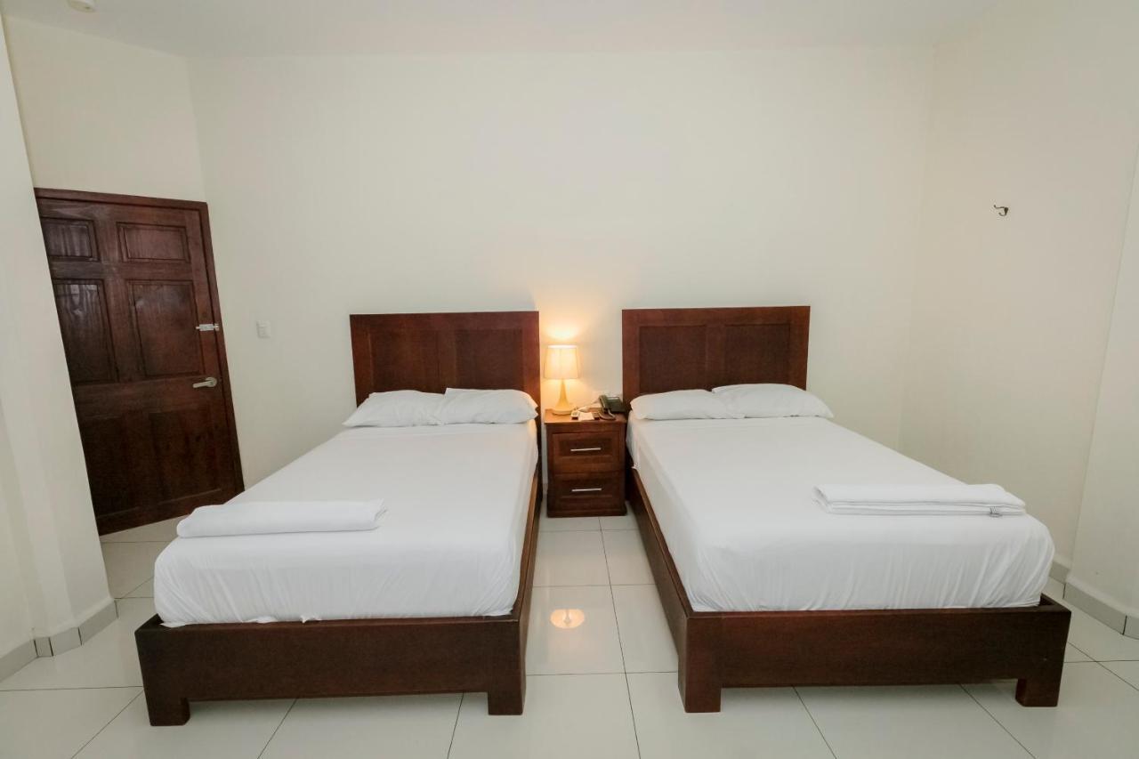 Hotel Mediterraneo Inn Santa Rosa de Lima Esterno foto