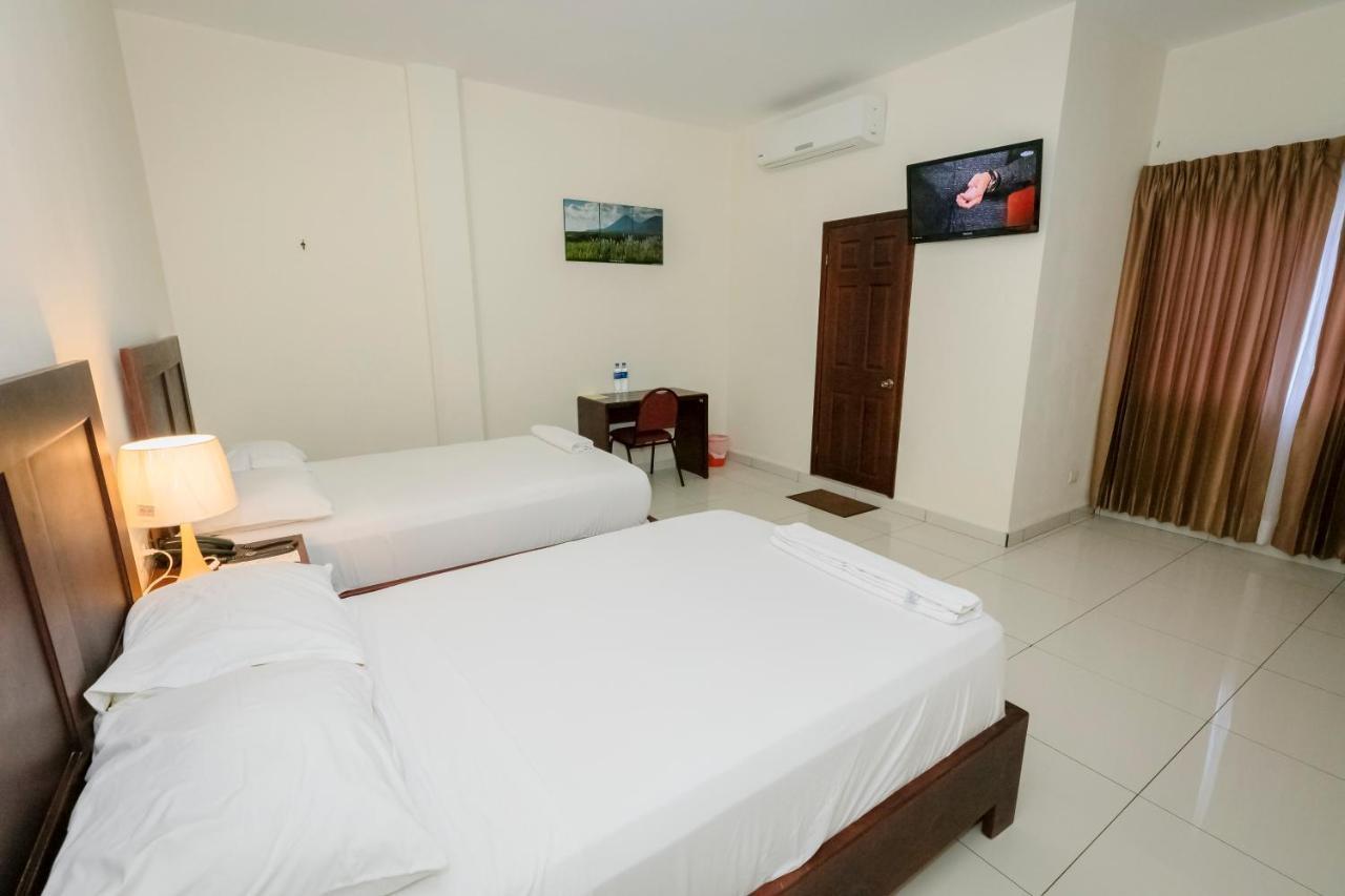 Hotel Mediterraneo Inn Santa Rosa de Lima Esterno foto