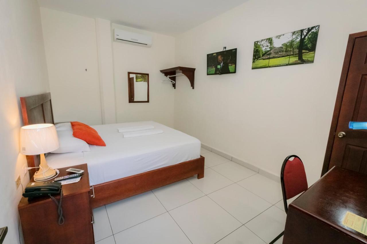 Hotel Mediterraneo Inn Santa Rosa de Lima Esterno foto