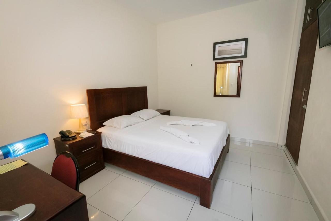 Hotel Mediterraneo Inn Santa Rosa de Lima Esterno foto